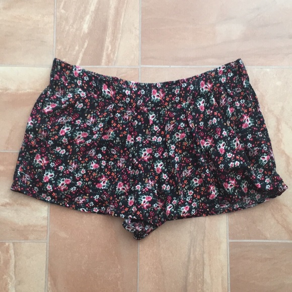 Pants - Floral Shorts